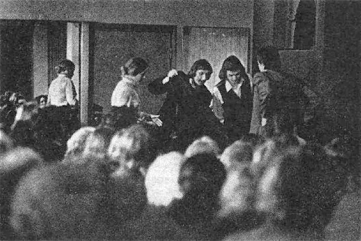 Skats no Jaunatnes teātra izrādes "Skroderdienas Silmačos" (1976, rež. L. Baumane) // Foto: periodika.lv